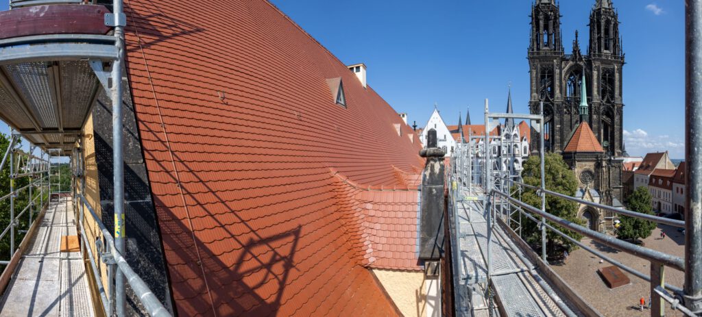 Kornhaus Meißen. Das Dach ist neu gedeckt. Stand August 2025.